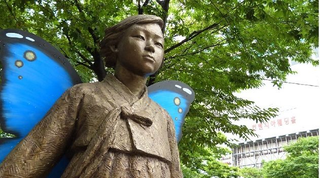 Memorial statue for the remembrance of “comfort women” near Ehwa Women’s University in Seoul (2016), by Benson Cheung.