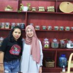 Shahd pictured alongside Lydia, co-founder of Alang-Alang Zero Waste Shop.