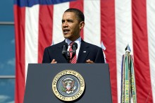 Picture of Barack Obama speaking at a podium at Fort Hood. By the US Army.